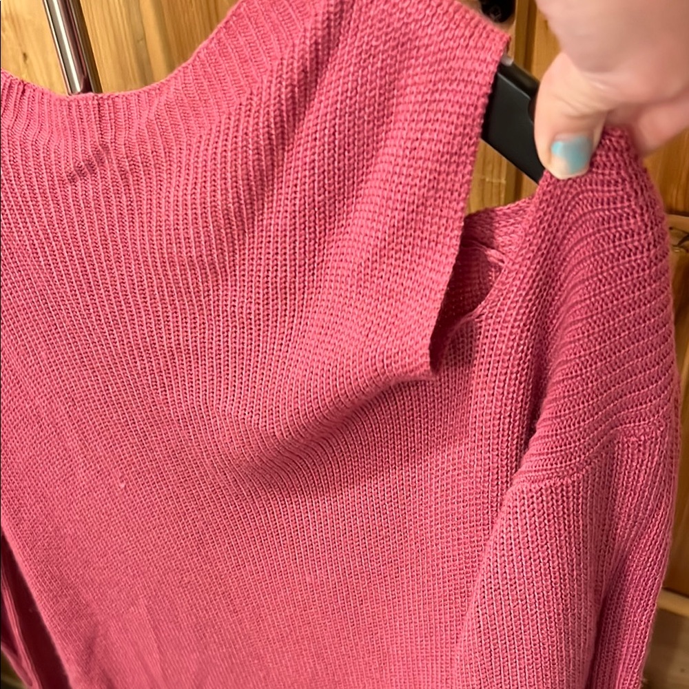 Express Rose Cold-Shoulder Tunic - Picture 5 of 12
